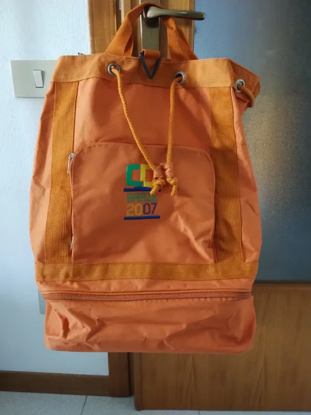 Zaino arancione molto capiente