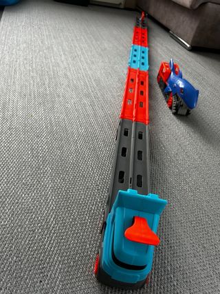 Camión Hot Wheels Tiburón Comecoches