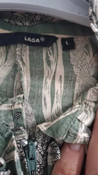 Blusa verde con volantes y estampado