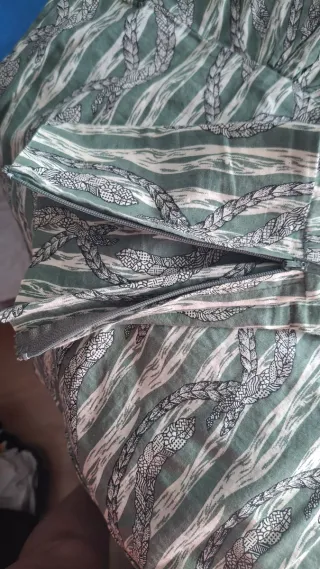 Blusa verde con volantes y estampado