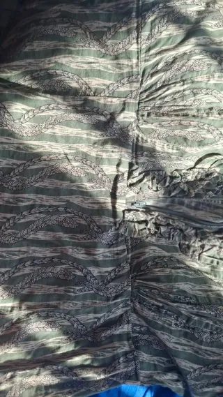 Blusa verde con volantes y estampado