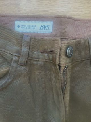 Pantalón Zara efecto piel marrón