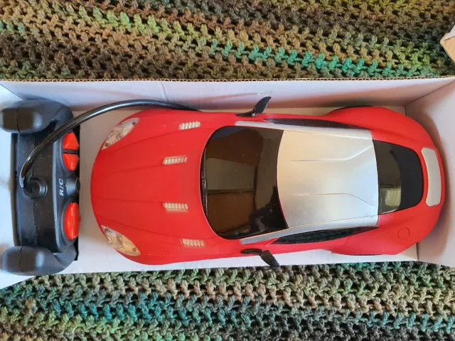 Carro de Controle Remoto 1:18 Vermelho