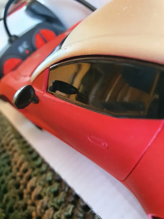 Carro de Controle Remoto 1:18 Vermelho