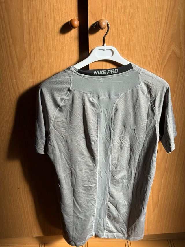 Camiseta Nike Pro Gym Compresión Gris y negra