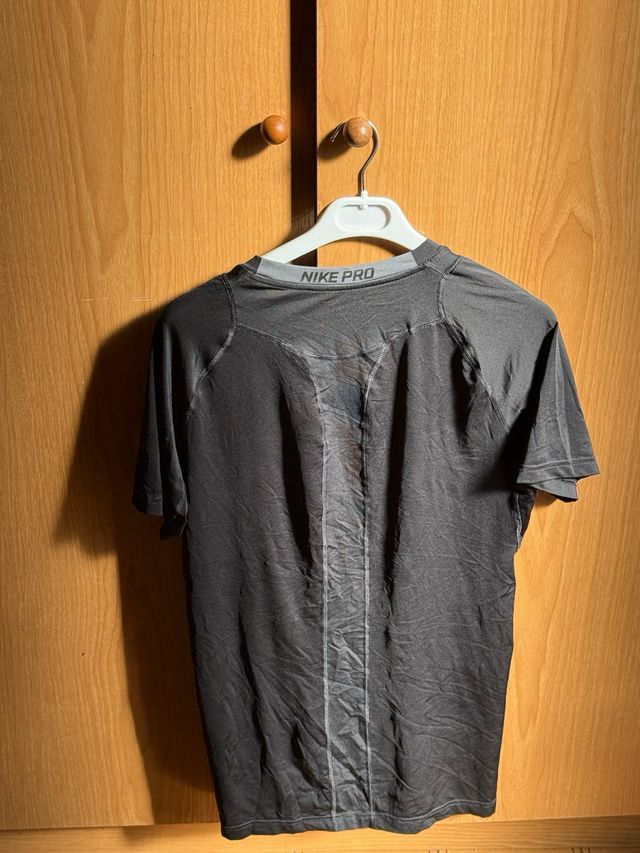 Camiseta Nike Pro Gym Compresión Gris y negra