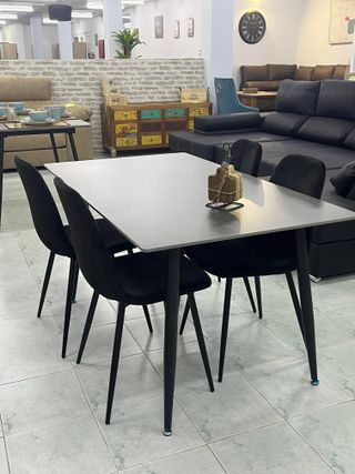 Mesa de comedor con 4 sillas NUEVA