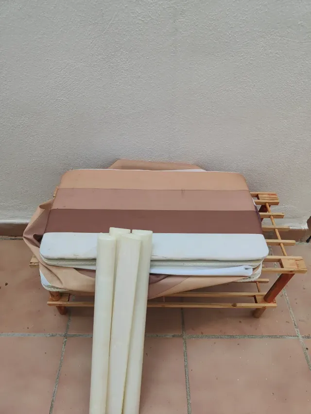 Contenedor de ropa con diseño de rayas