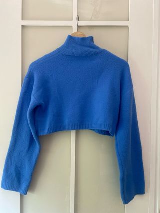 Jersey crop cuello alto azul