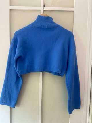 Jersey crop cuello alto azul