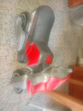 Moto correpasillos roja