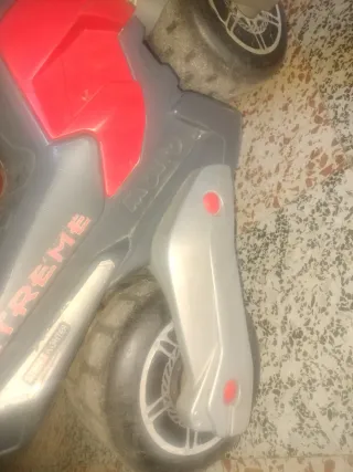 Moto correpasillos roja