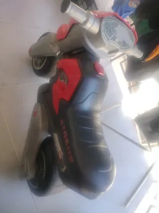 Moto correpasillos roja