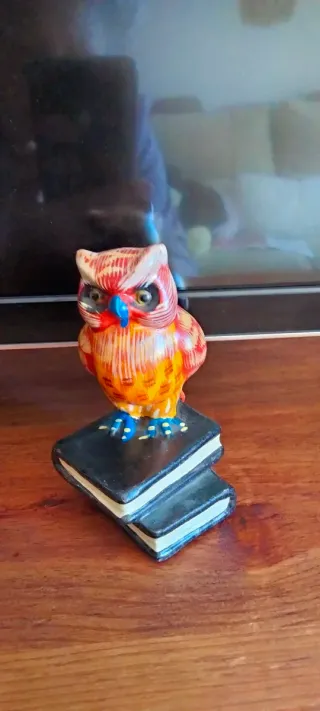 Búho decorativo para sujetar libros