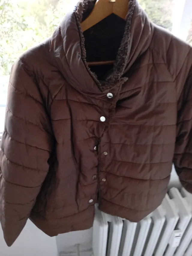 Abrigo corto acolhado con forro borrego