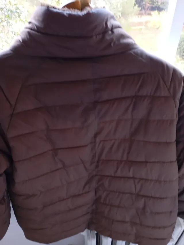 Abrigo corto acolhado con forro borrego