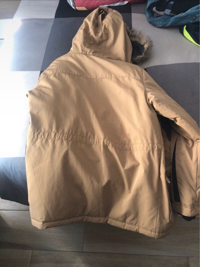 Chaquetón marrón CYA con capucha con muy poco uso