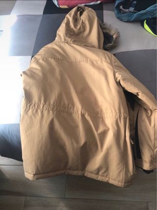 Chaquetón marrón CYA con capucha con muy poco uso