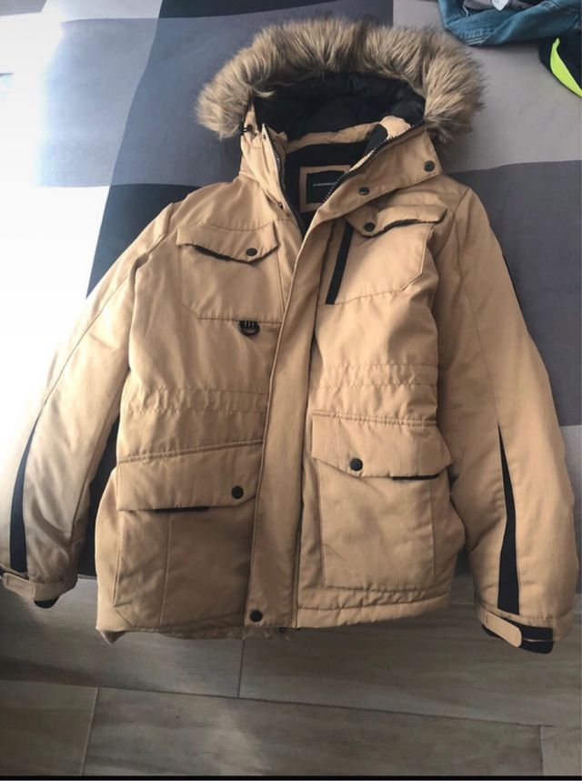 Chaquetón marrón CYA con capucha con muy poco uso