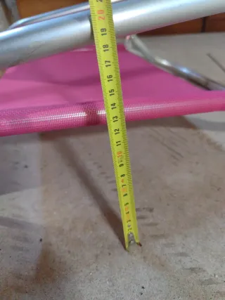 Silla de playa plegable rosa y plateada