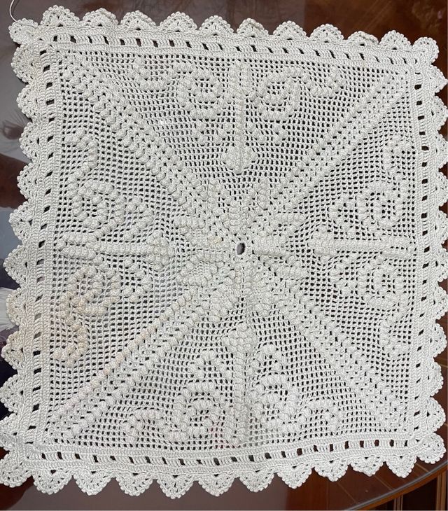 Tapete redondo tejido beige hecho a mano