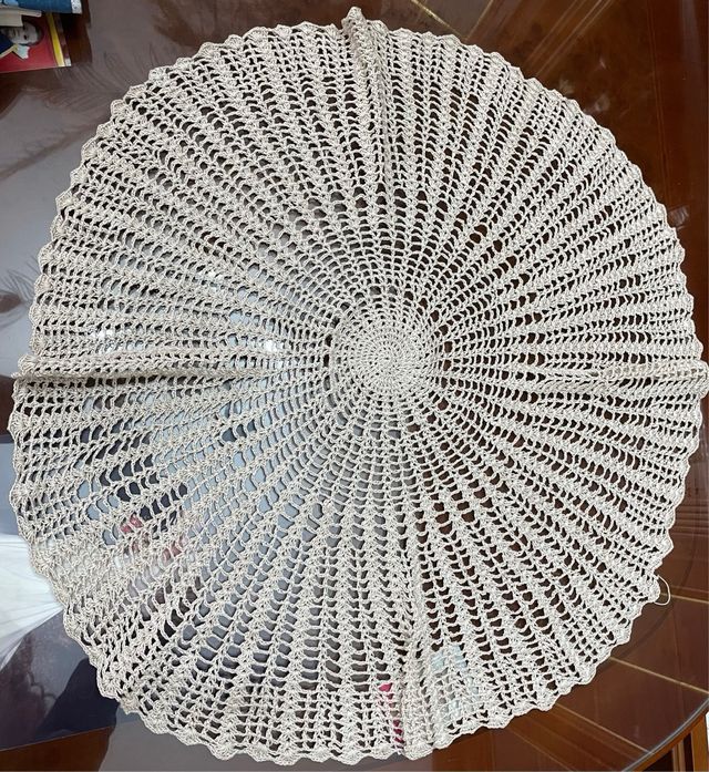 Tapete redondo tejido beige hecho a mano