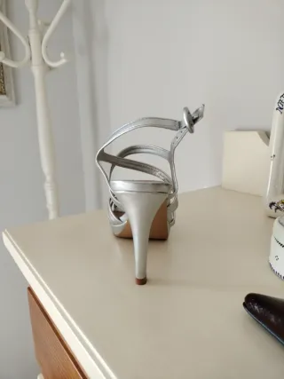 Zapatos de fiesta plateados