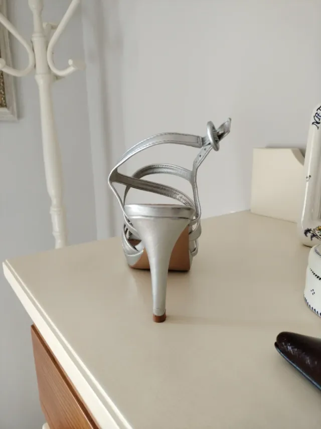 Zapatos de fiesta plateados