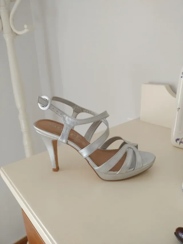 Zapatos de fiesta plateados