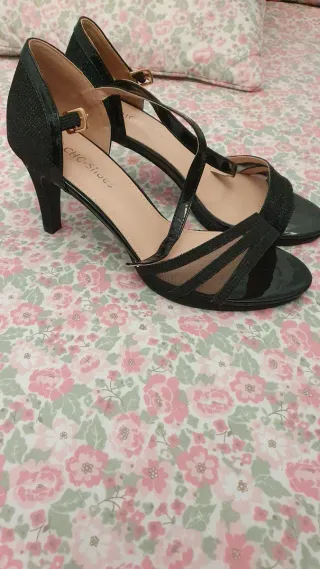 Sandalias negras con brillo
