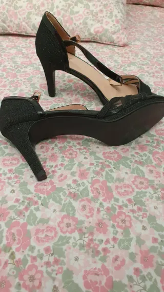 Sandalias negras con brillo