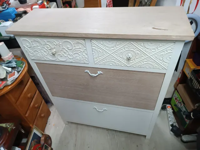 Mueble zapatero de madera y blanco
