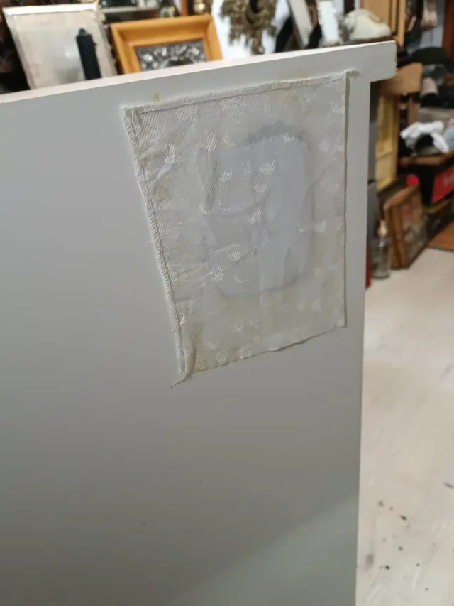 Mueble zapatero de madera y blanco