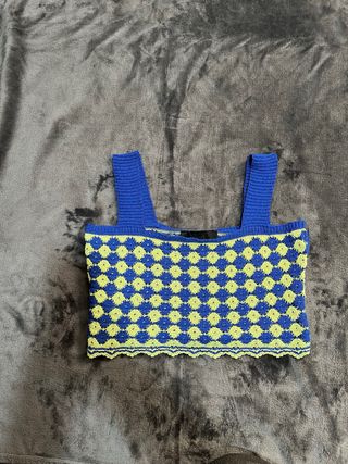 Top de punto azul y verde lima