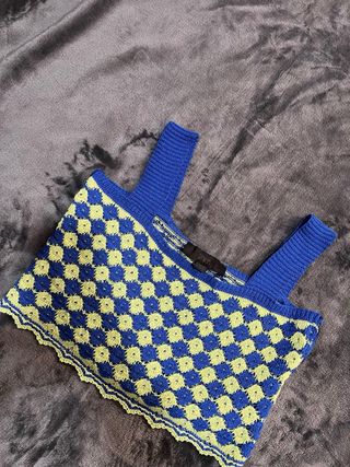 Top de punto azul y verde lima