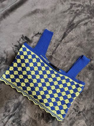 Top de punto azul y verde lima