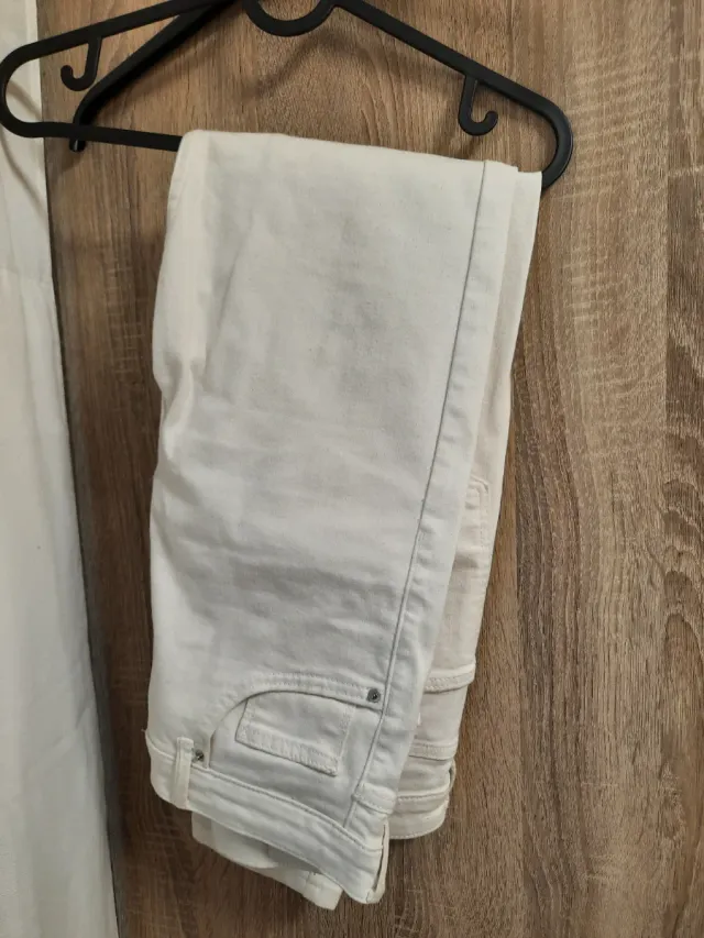 Pantalón vaquero blanco Bershka