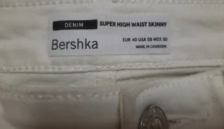 Pantalón vaquero blanco Bershka