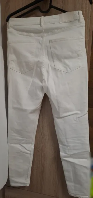 Pantalón vaquero blanco Bershka