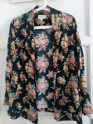 Chaqueta fina floral tipo americana