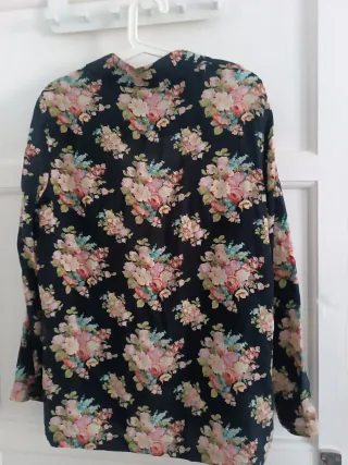 Chaqueta fina floral tipo americana