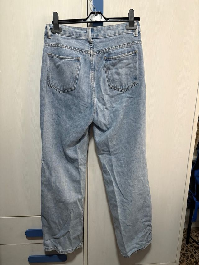 Vaqueros rotos desgastados