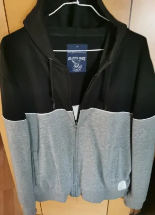 VER FOTOS chaqueta gris/sudadera rojo talla xl