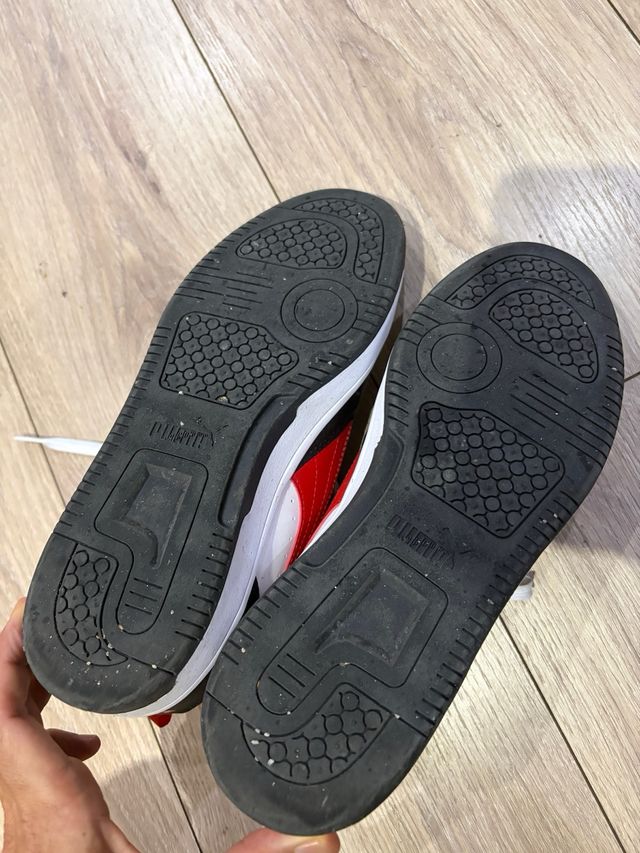 Zapatillas Puma Negras, Rojas y Blancas