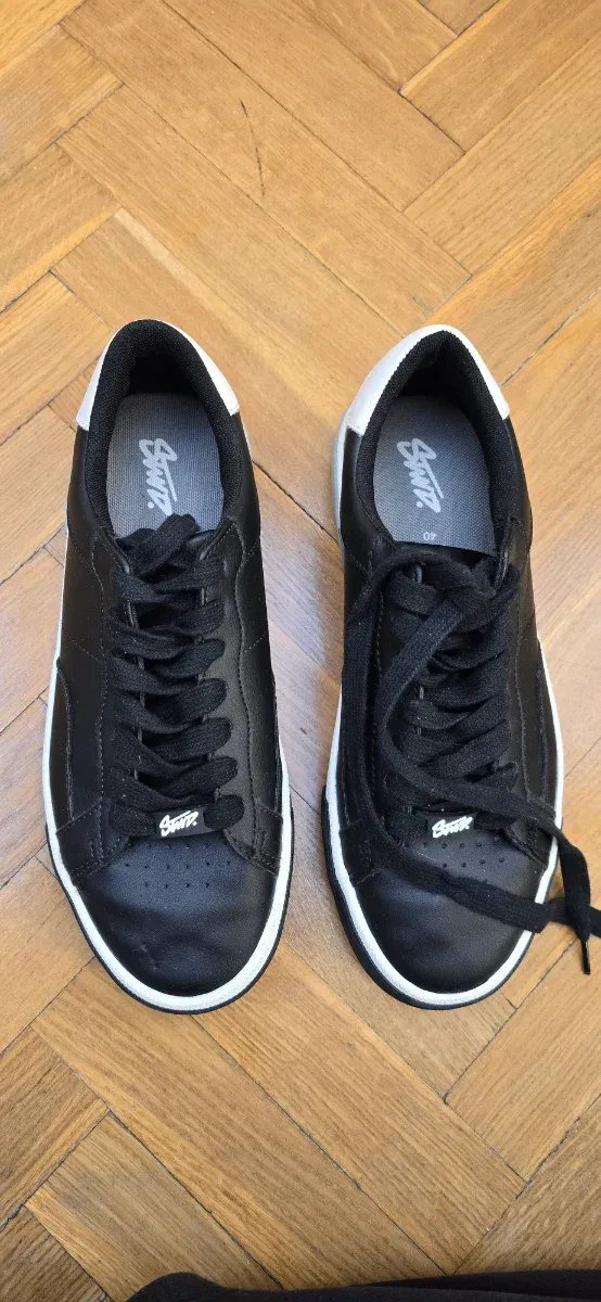 Zapatillas STWD Pull&Bear Negras y Blancas