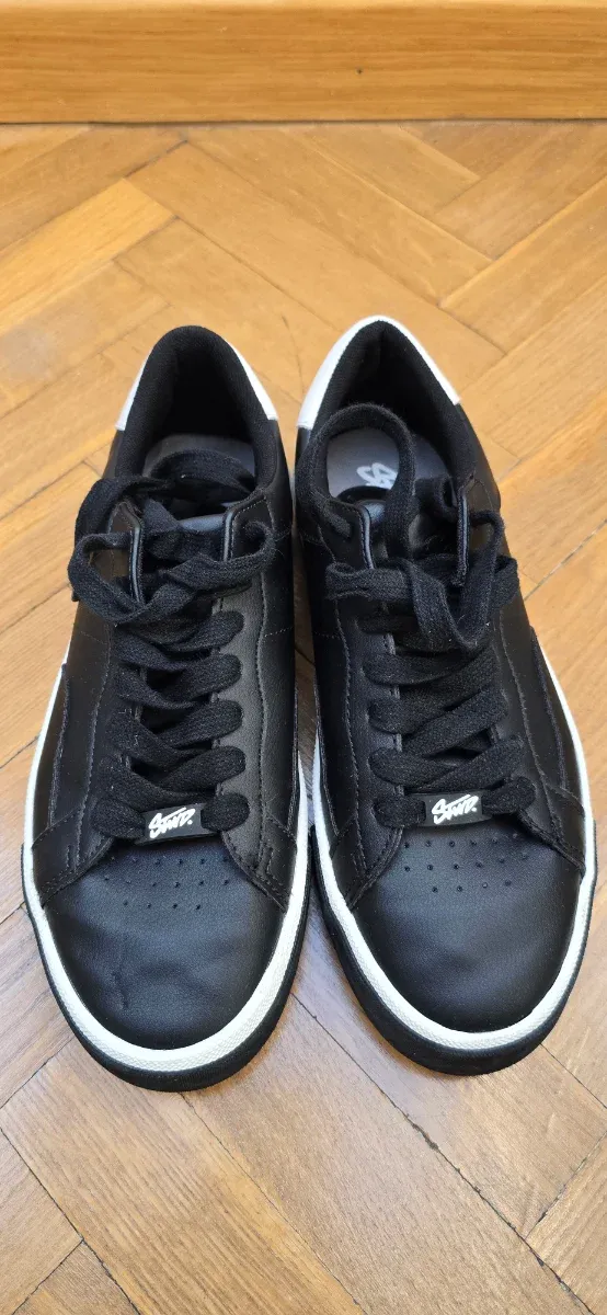 Zapatillas STWD Pull&Bear Negras y Blancas