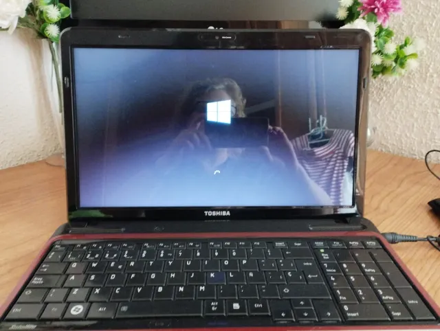 Portátil Toshiba Satellite L 655- 1 JV Granate