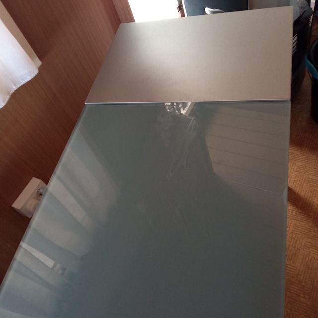 Mesa comedor cristal y madera pequeñas dimensiones