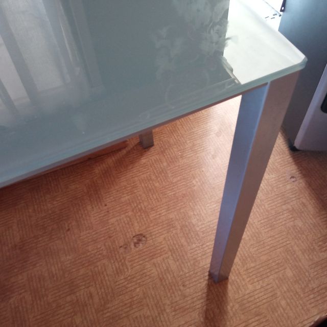 Mesa comedor cristal y madera pequeñas dimensiones