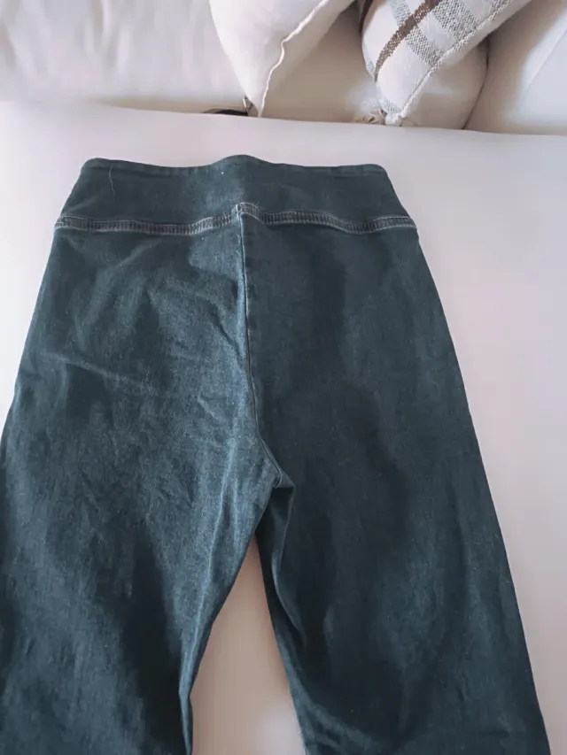 Pantalón tipo malla azul, muy elástico